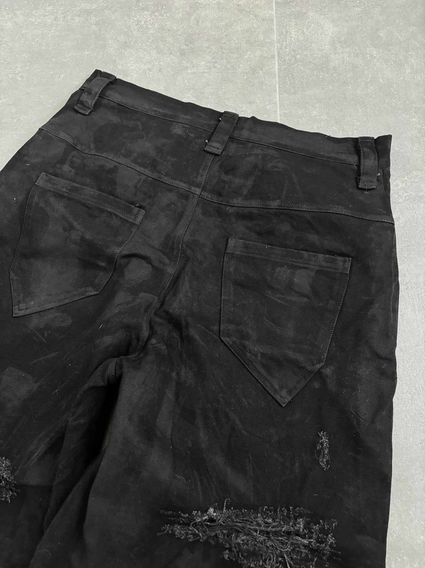 DISTRESSED SHORTS