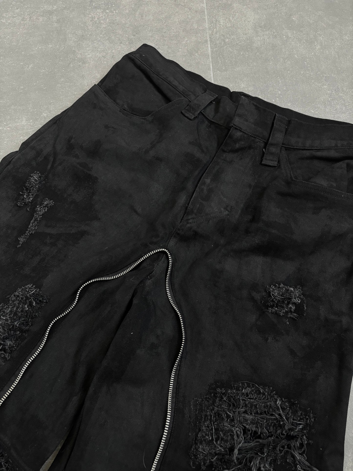 DISTRESSED SHORTS